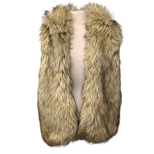 Aritzia Talula long-haired hooded vest size M